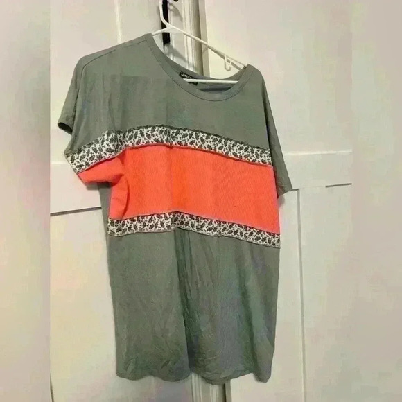 NWT color block top - Picture 1 of 5